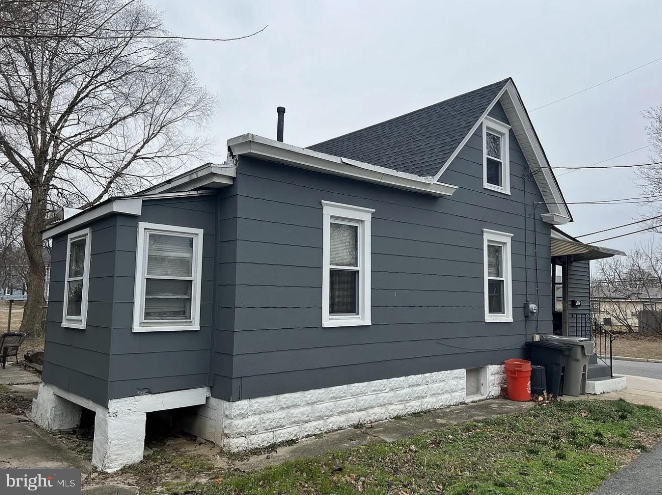 1003 HOFFMAN AVENUE