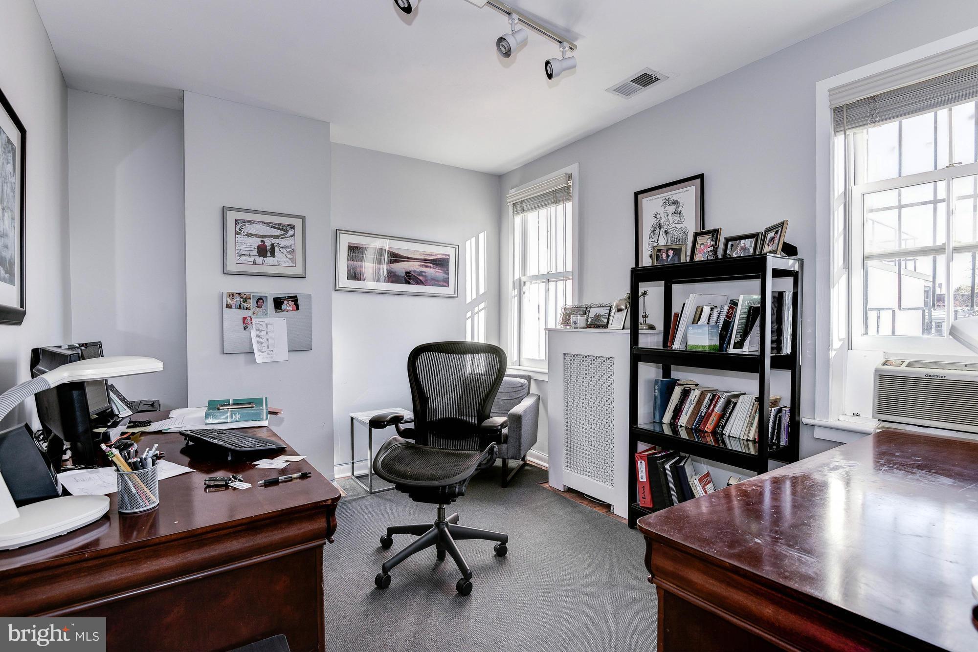 CAPITOL HILL - Commercial Sale