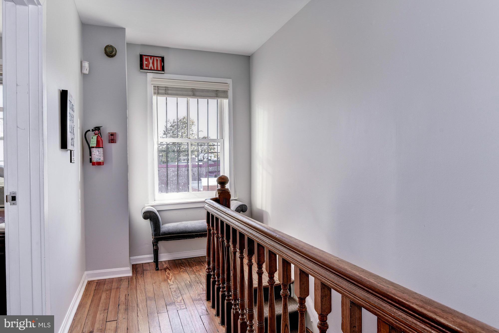 CAPITOL HILL - Commercial Sale