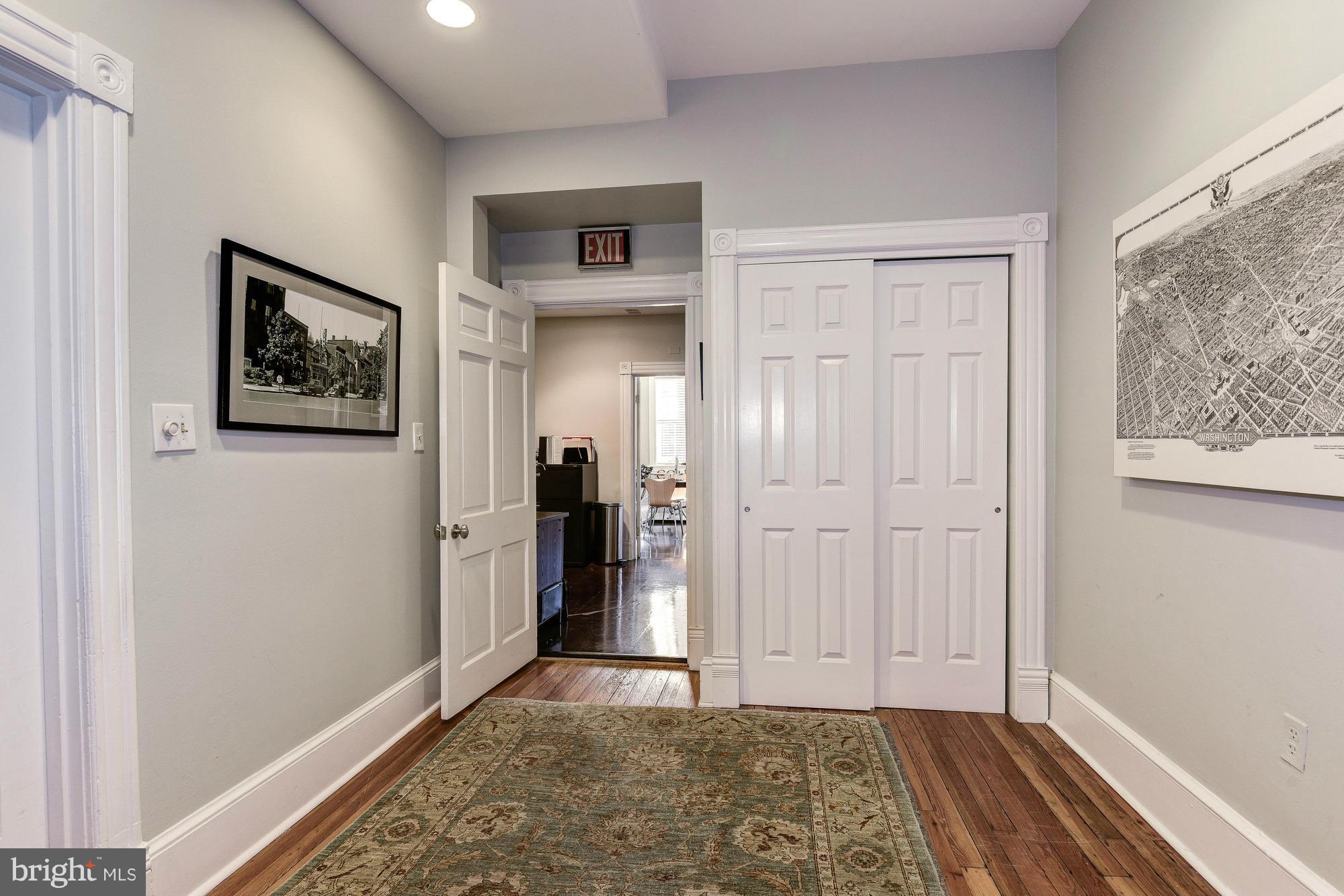 CAPITOL HILL - Commercial Sale