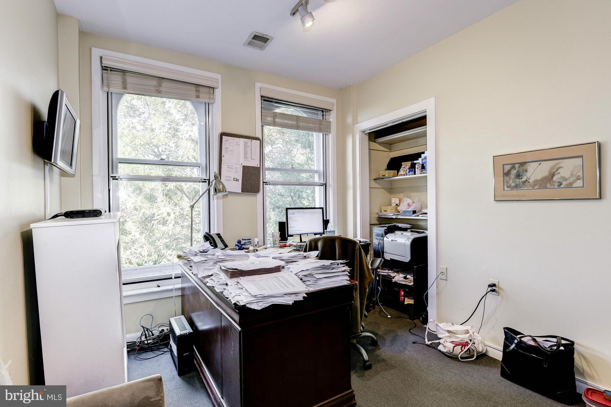 CAPITOL HILL - Commercial Sale