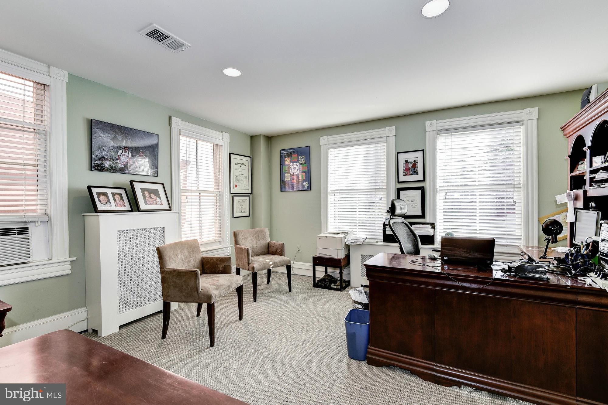 CAPITOL HILL - Commercial Sale
