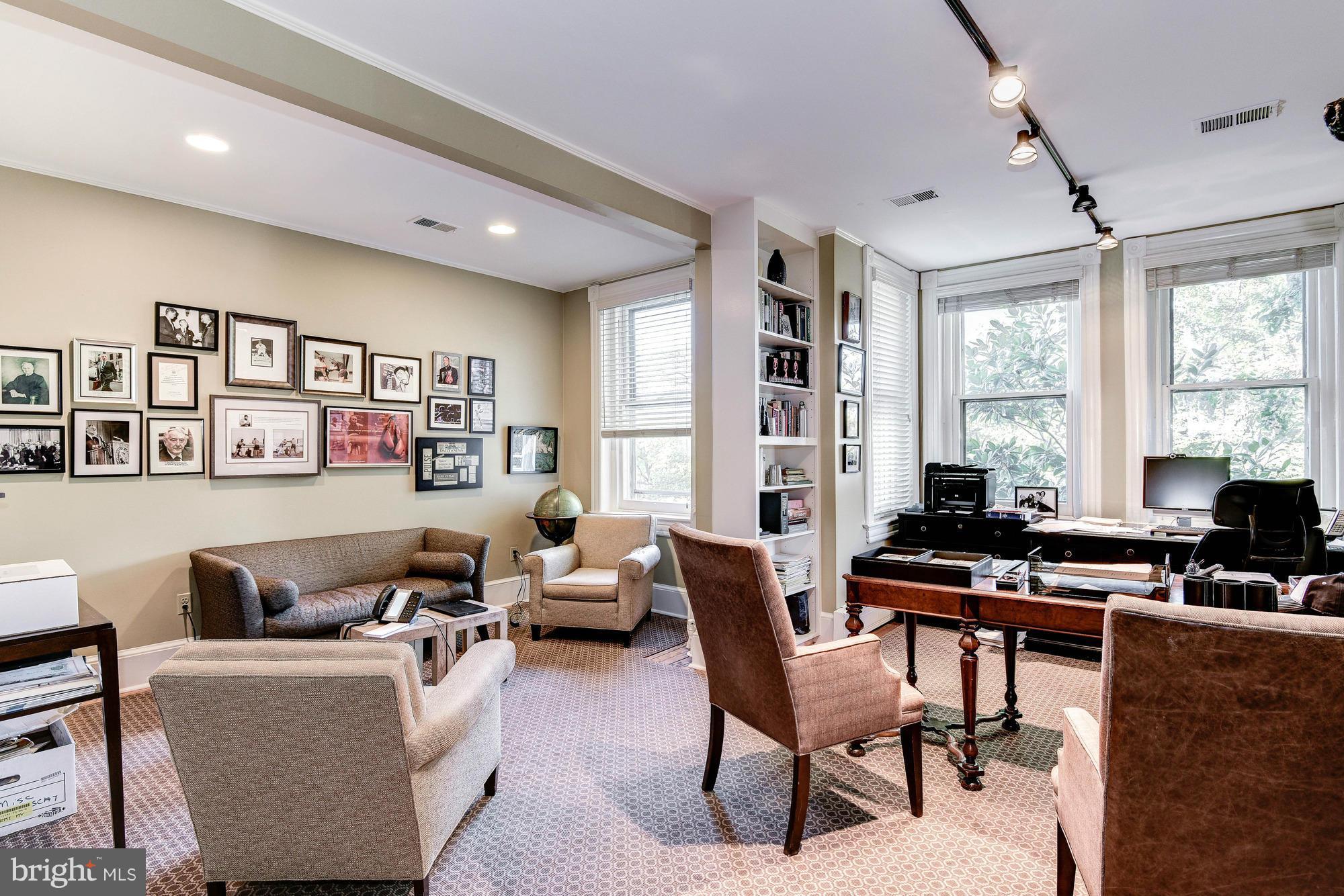 CAPITOL HILL - Commercial Sale