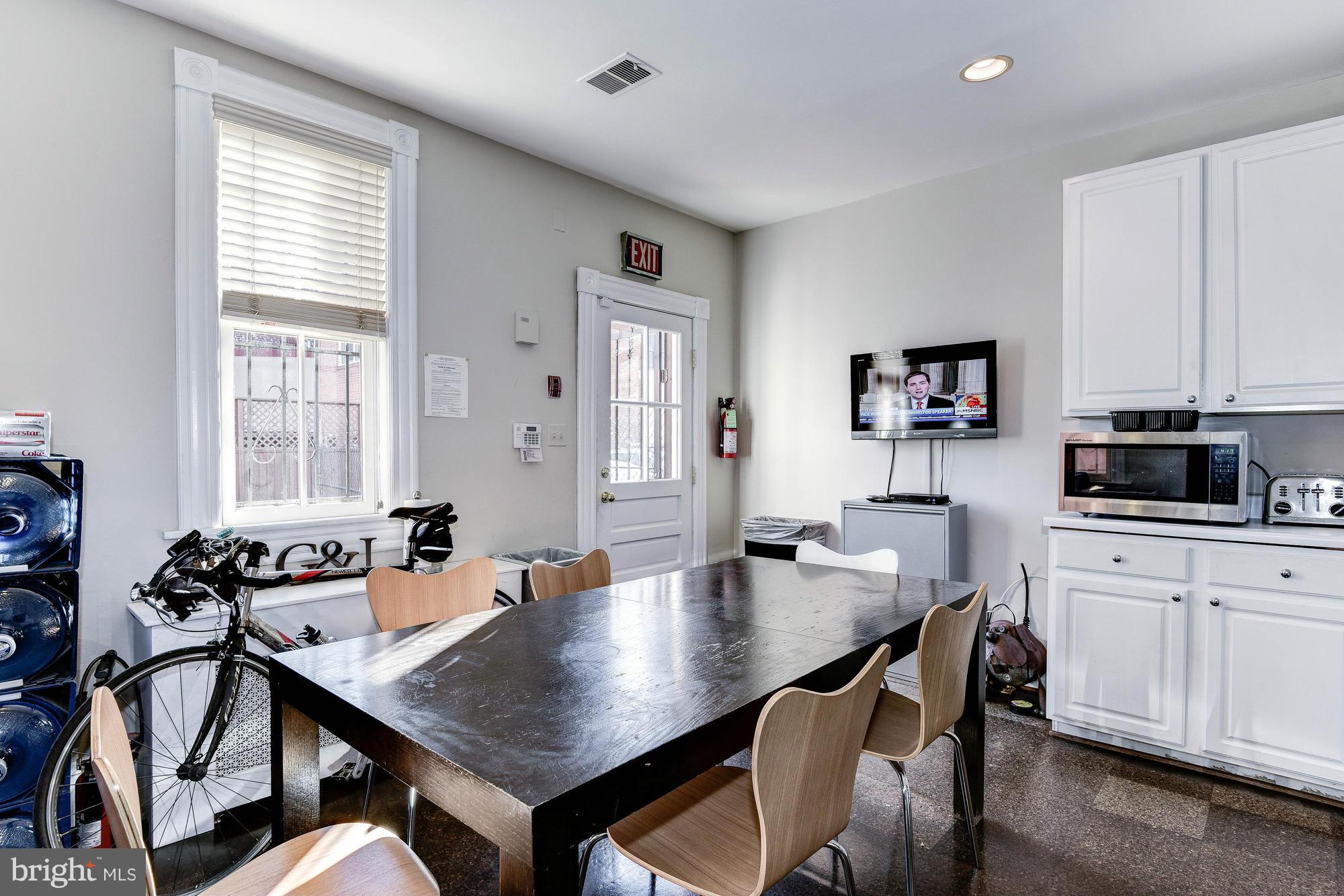 CAPITOL HILL - Commercial Sale