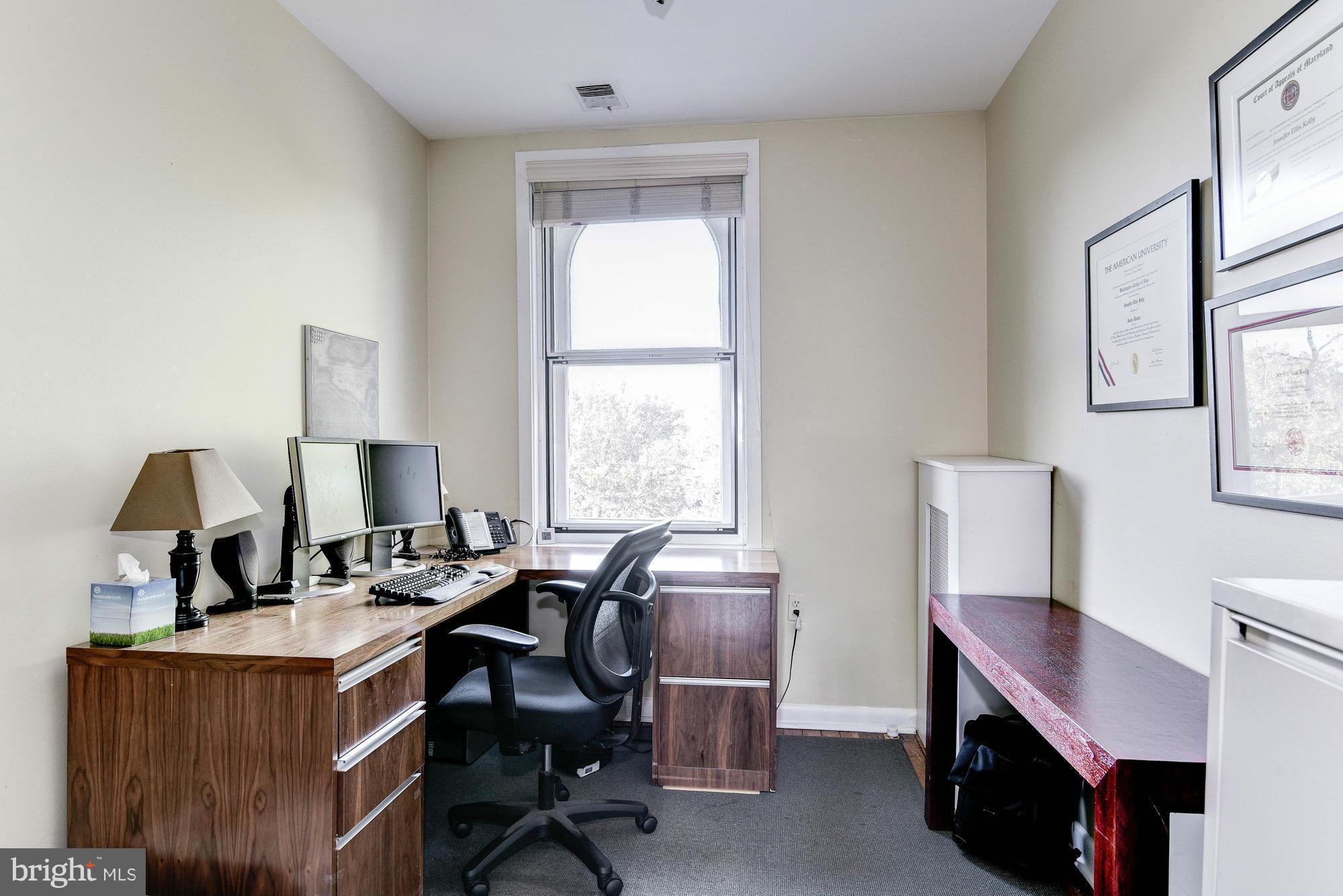 CAPITOL HILL - Commercial Sale