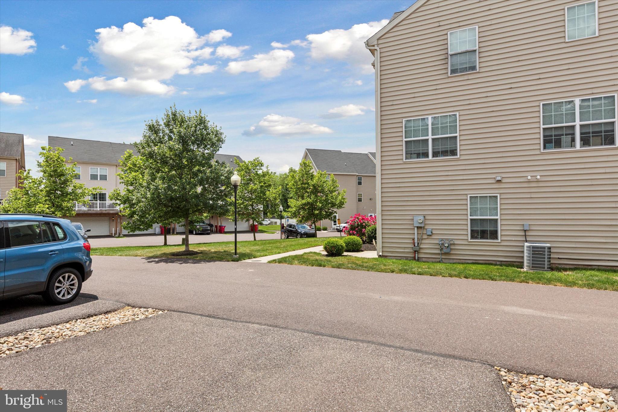 HANOVER SQUARE - Residential