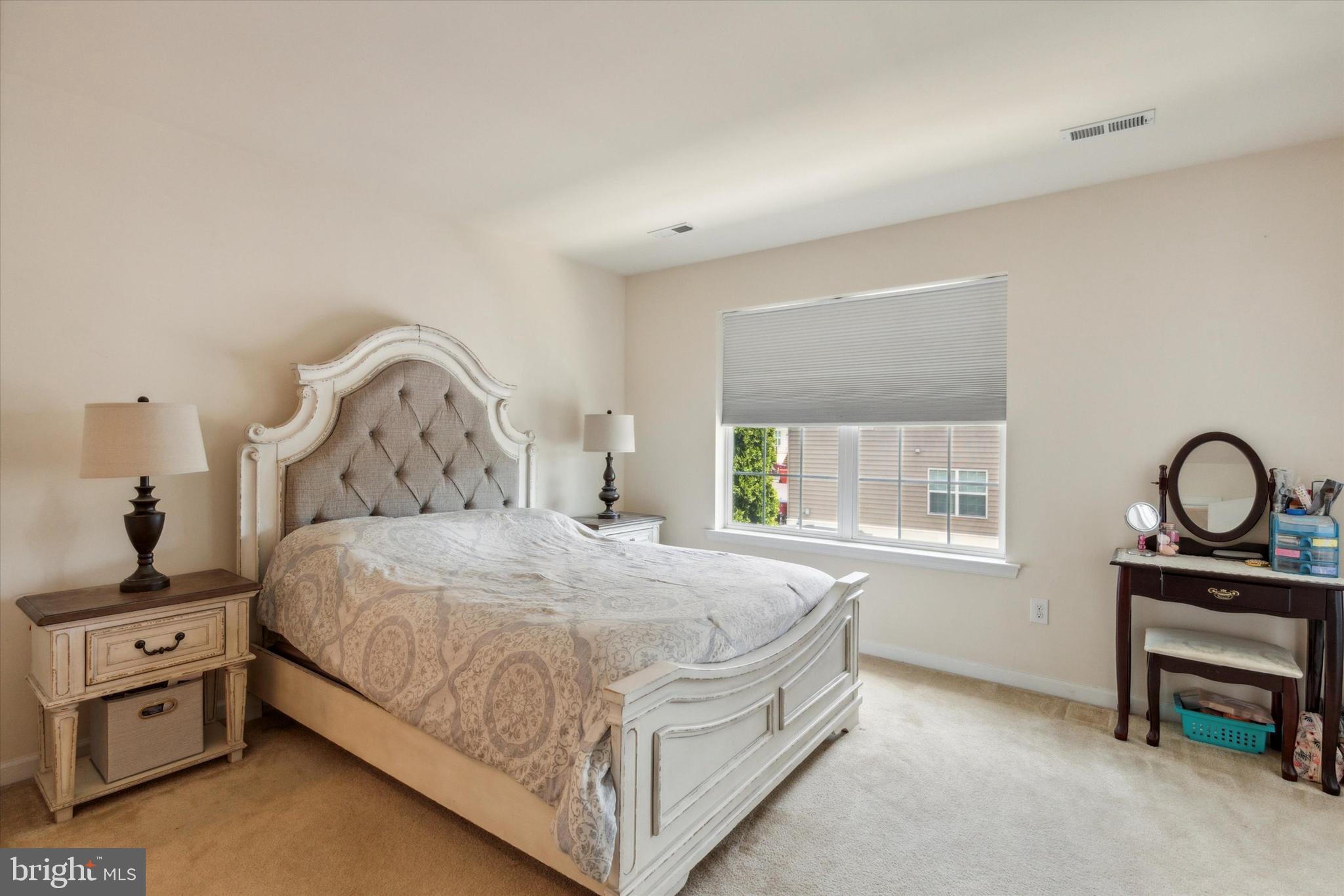 HANOVER SQUARE - Residential