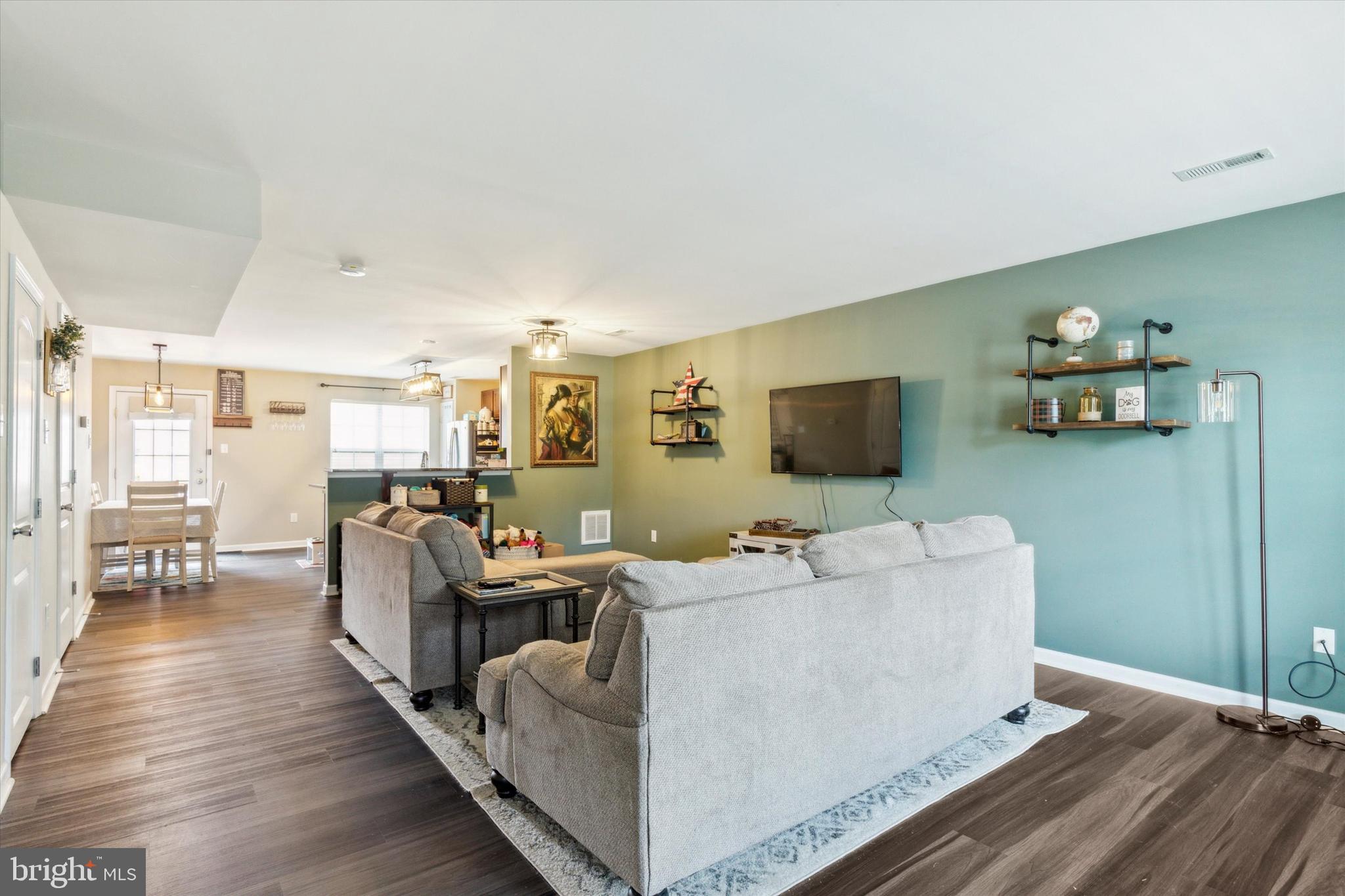 HANOVER SQUARE - Residential