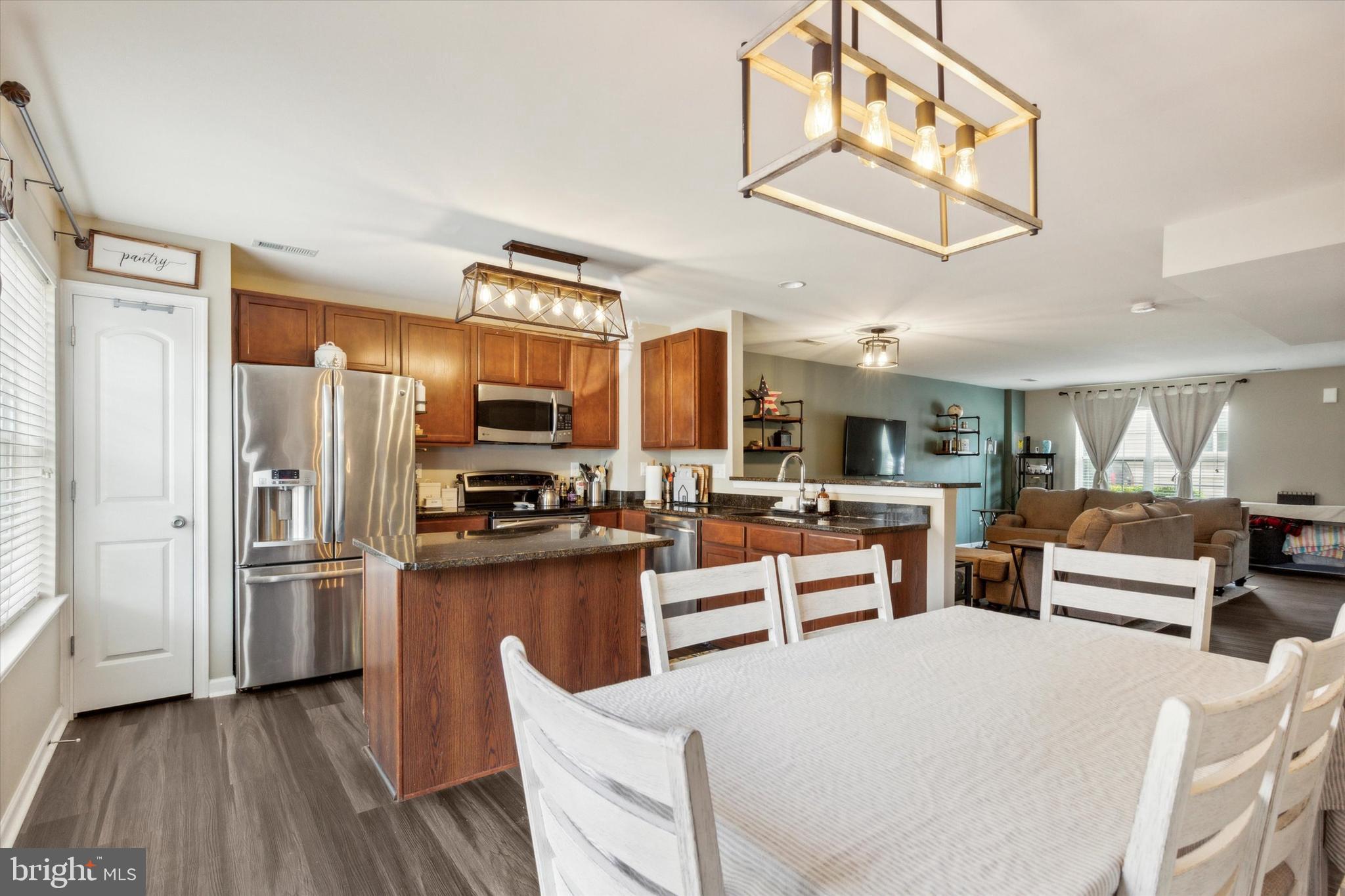 HANOVER SQUARE - Residential