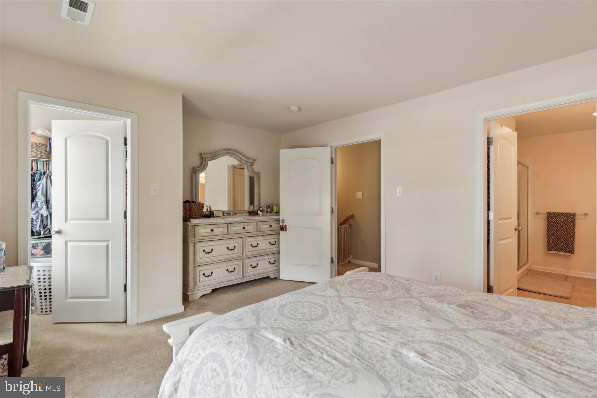 HANOVER SQUARE - Residential