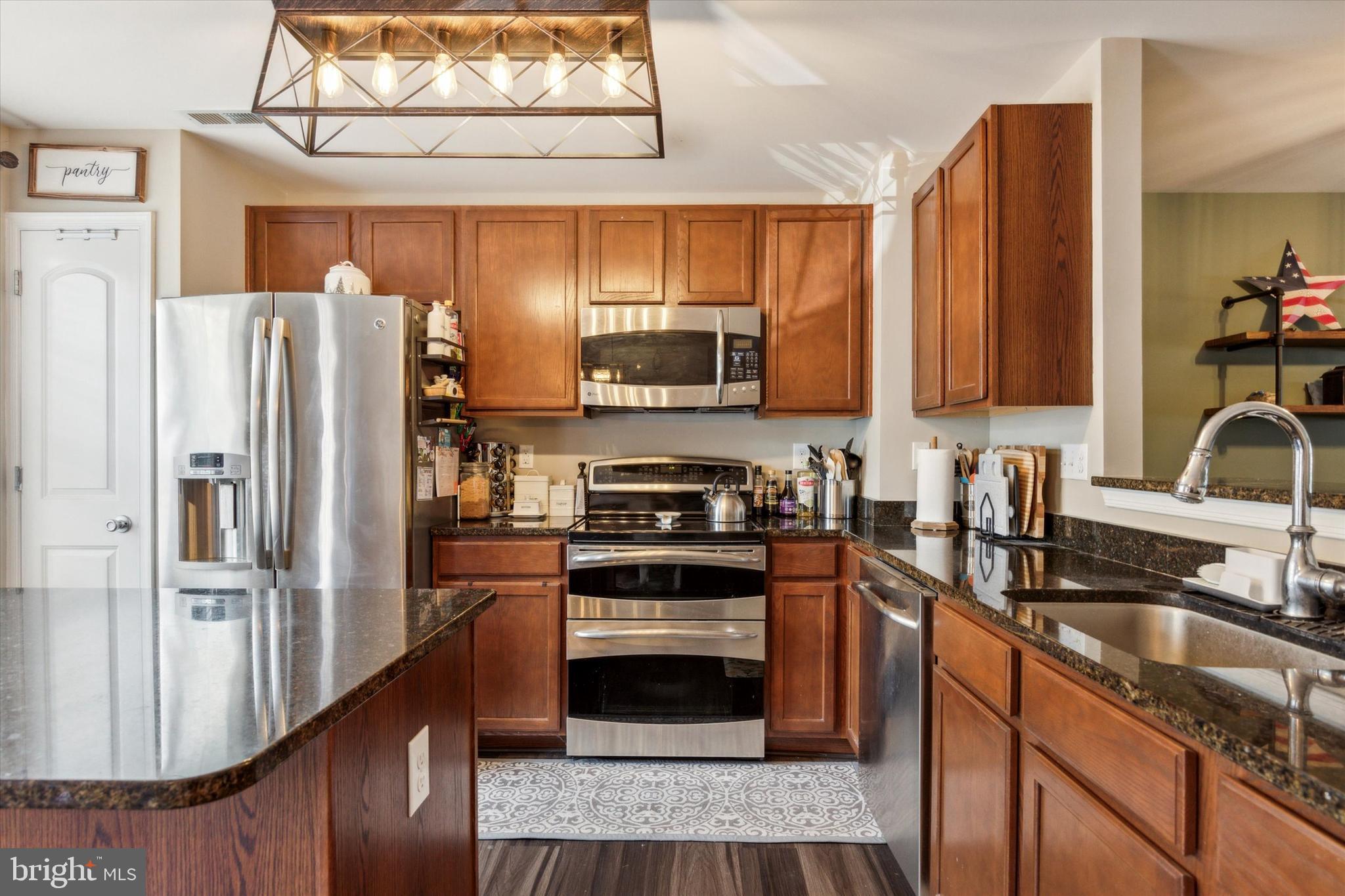 HANOVER SQUARE - Residential