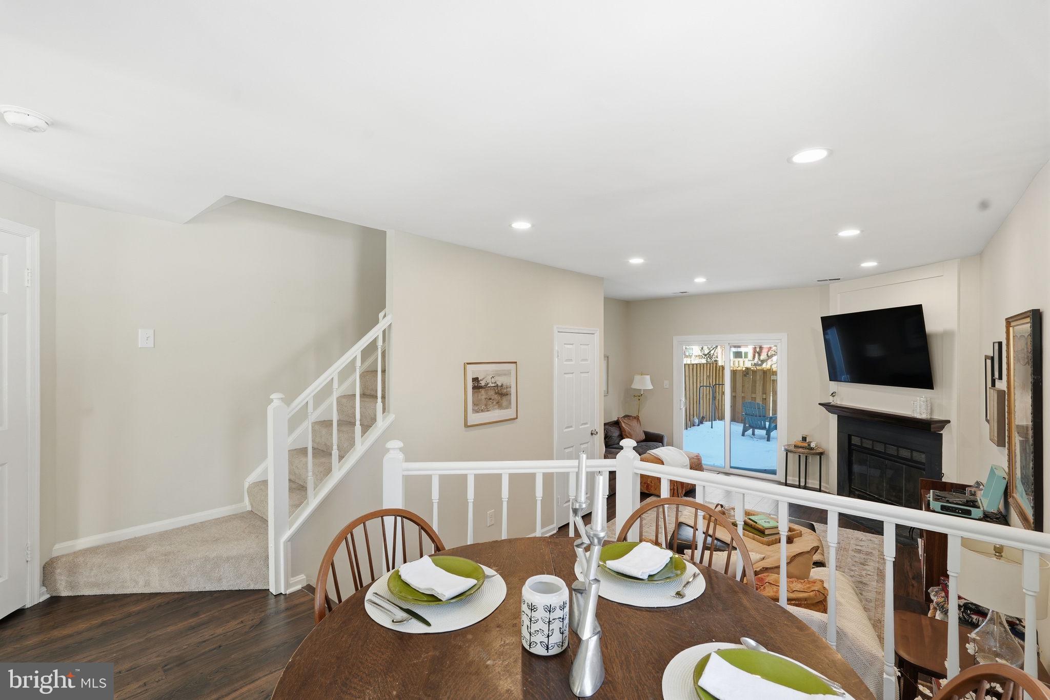 RESTON - Residential