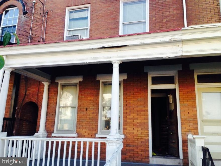 http://www.LancasterOpenHouses.com/Victorian Rowhouse with 5 bedrooms. This home has more then 2000 Sq Ft.
