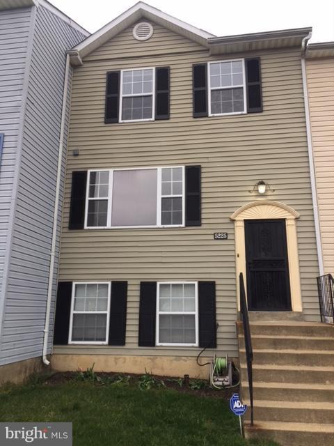 Beautiful 3 bedroom townhouse, (3rd bdrm was converted into a huge walk-in closet, however it may be converted back), hardwood floors, 2 full bath & 1 half, fireplace, stainless steel appliances, finished basement (enough room for a bdrm) washer & dryer, walkout deck from din room (deck being refurbished this month), on bus line & walking distance to recreation center, credit check, sorry no pets.