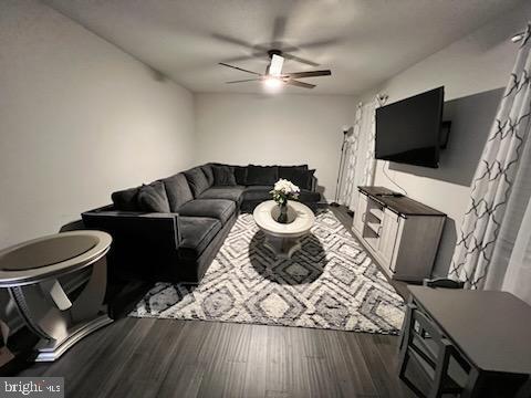 PRESIDENTIAL LAKES - Residential Lease