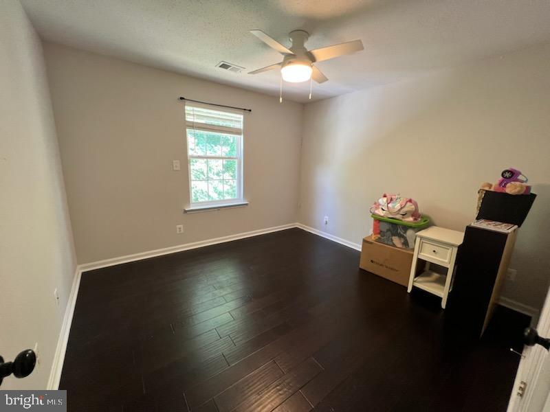 PRESIDENTIAL LAKES - Residential Lease