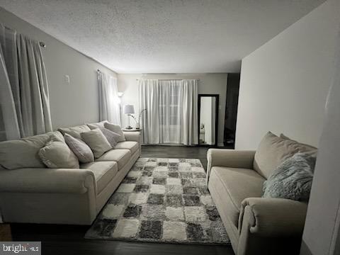 PRESIDENTIAL LAKES - Residential Lease