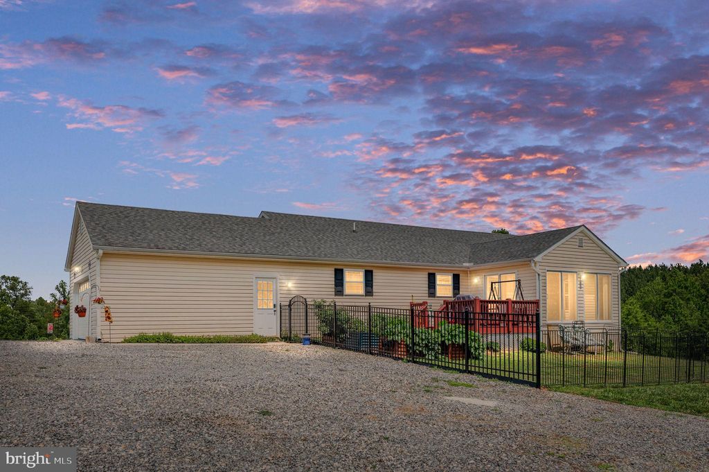 Photo of 160 Lancaster Court, LOUISA, VA 23093 (MLS # VALA2010136)