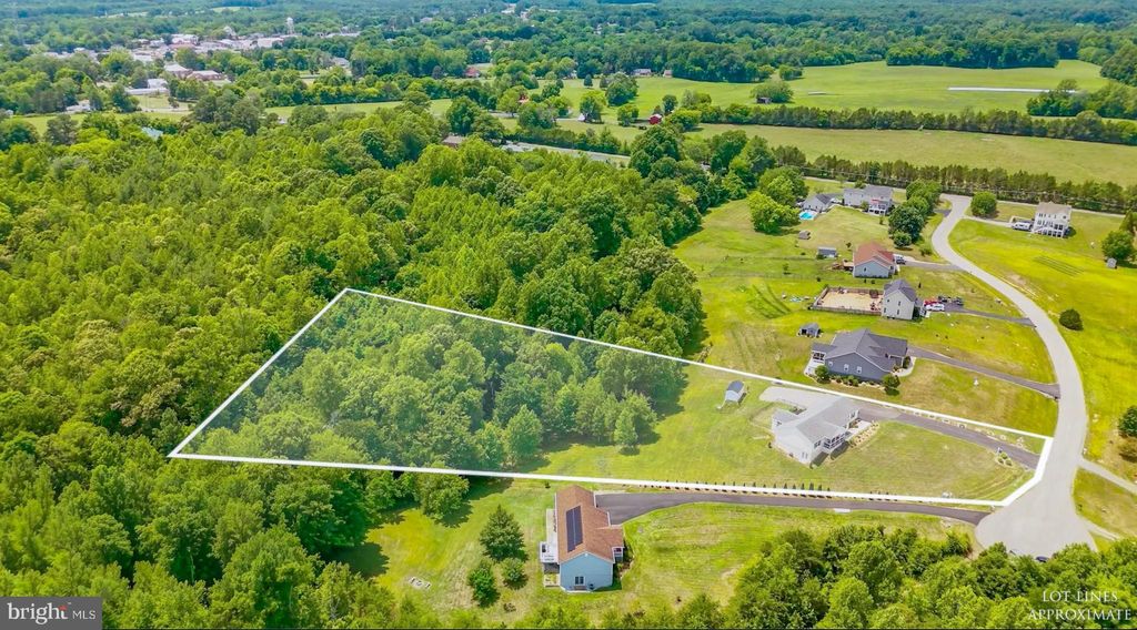 Photo of 160 Lancaster Court, LOUISA, VA 23093 (MLS # VALA2010136)