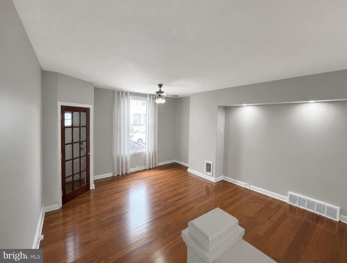 2643 EMERALD STREET