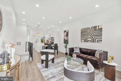 Photo of 113 18th Street SE #2, WASHINGTON, DC 20003 (MLS # DCDC2223946)