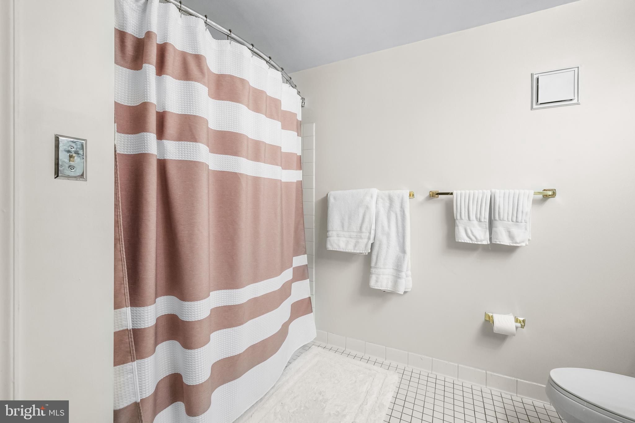 HENDERSON'S WHARF - Residential