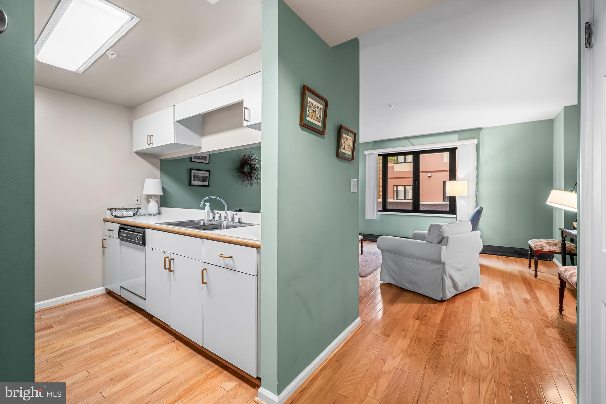 HENDERSON'S WHARF - Residential