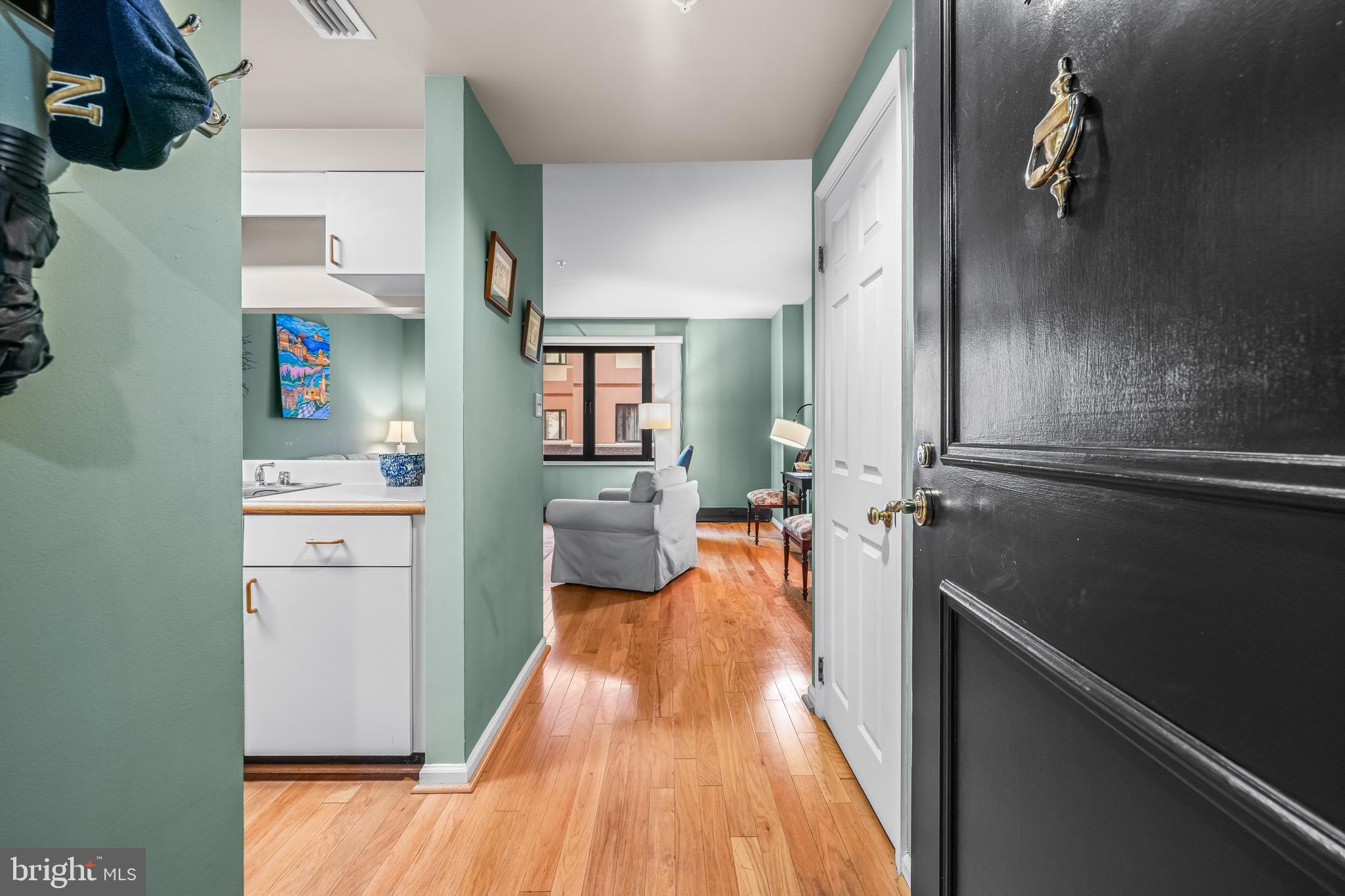 HENDERSON'S WHARF - Residential