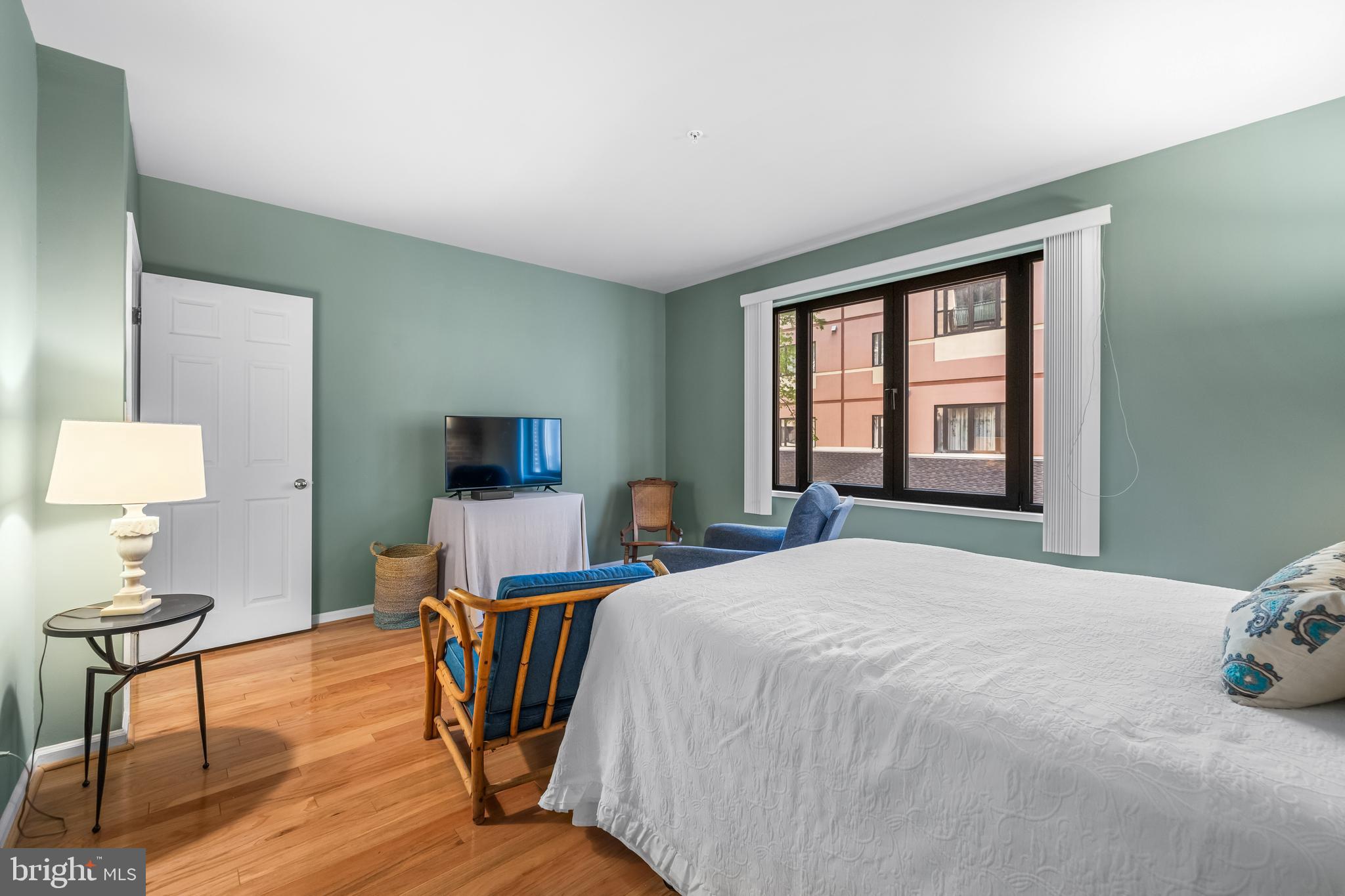 HENDERSON'S WHARF - Residential