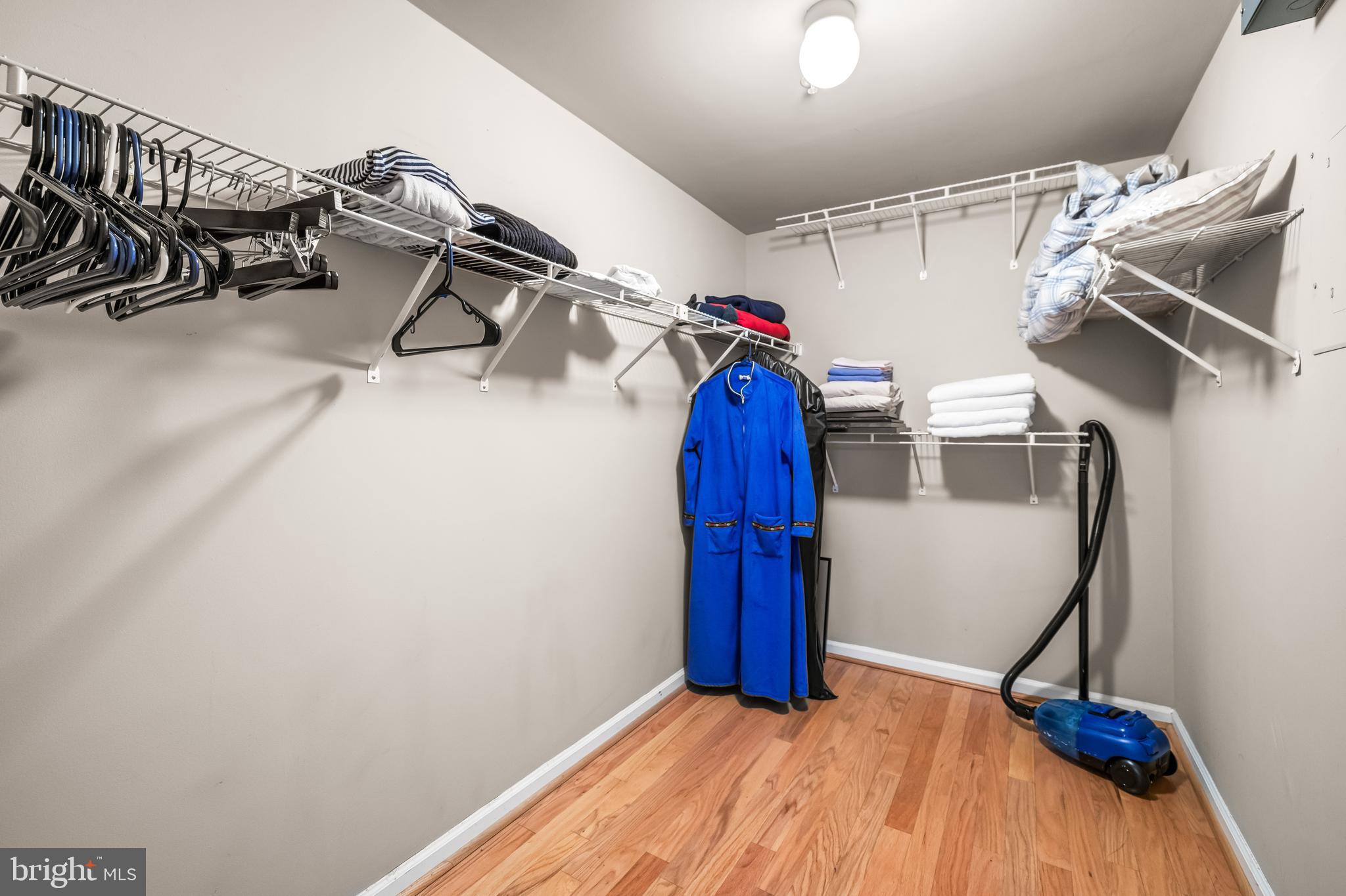 HENDERSON'S WHARF - Residential