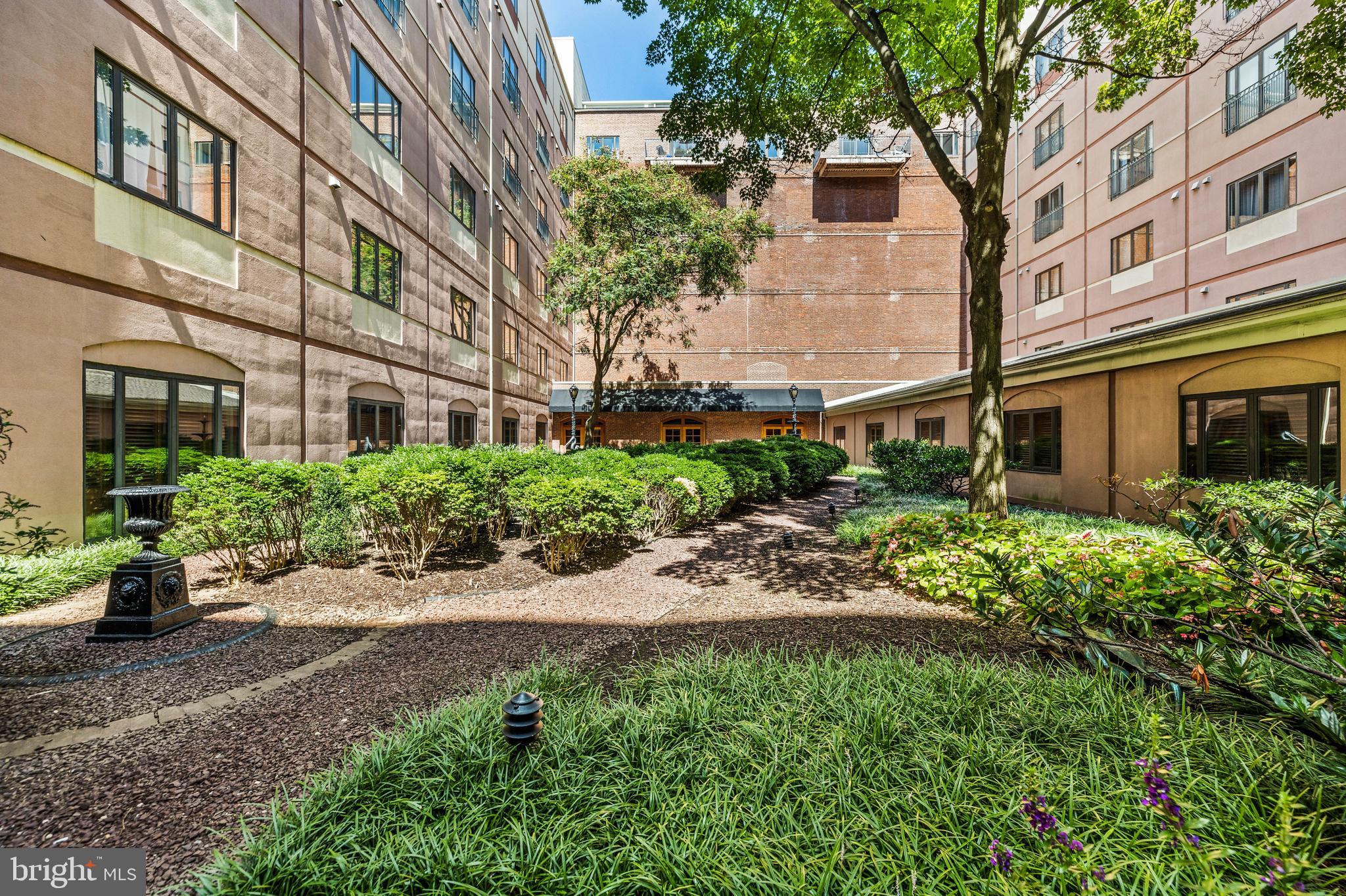 HENDERSON'S WHARF - Residential