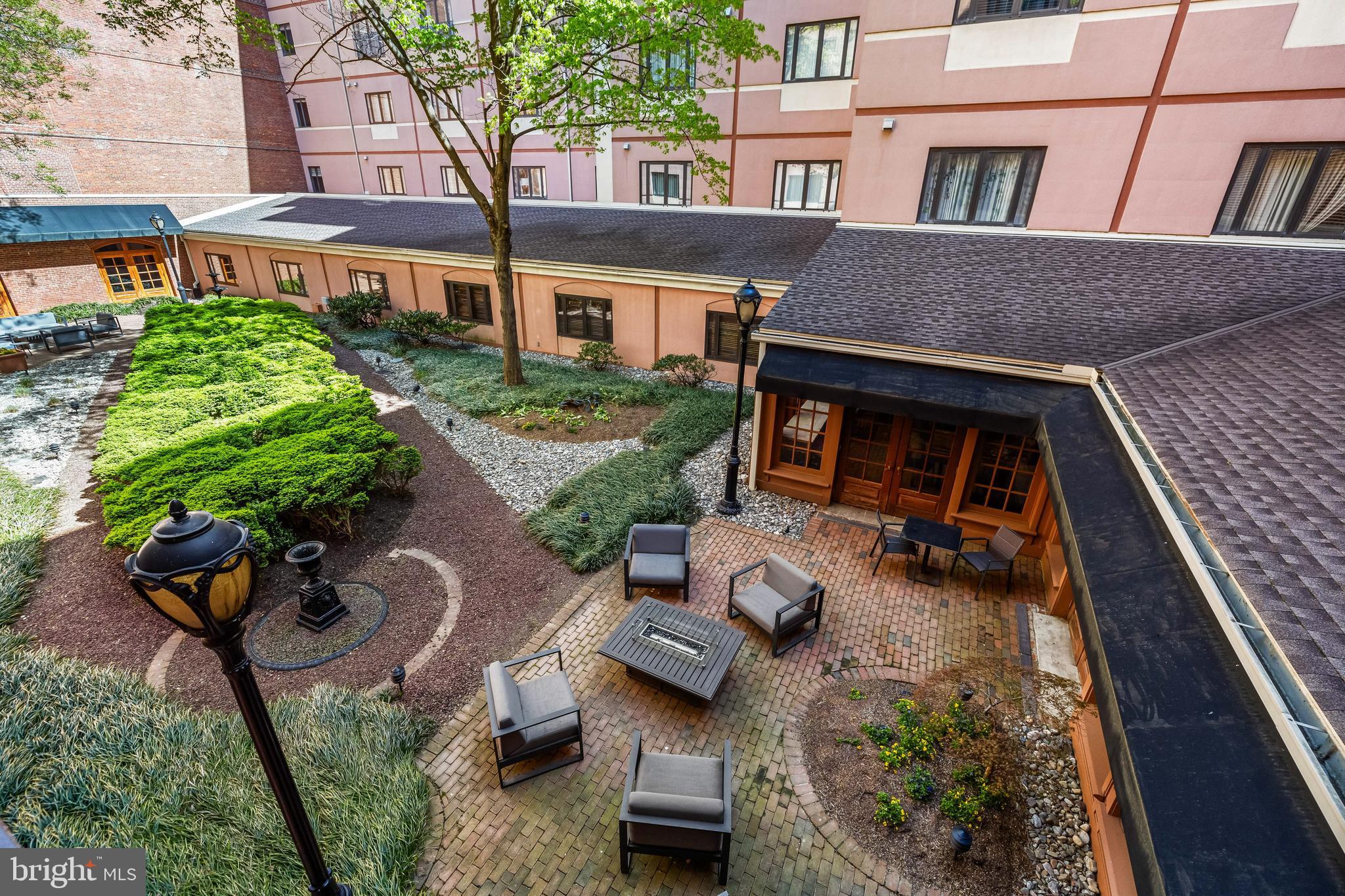 HENDERSON'S WHARF - Residential