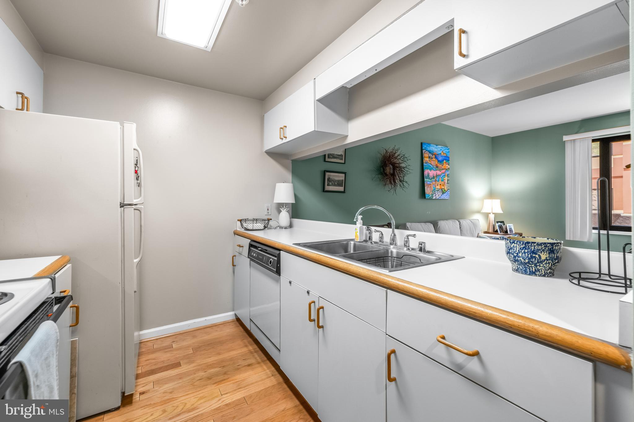 HENDERSON'S WHARF - Residential