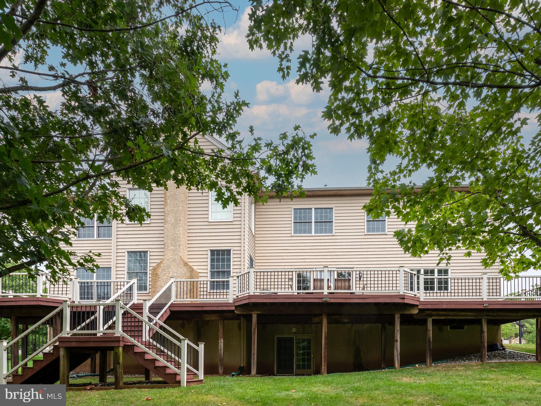 RIVERCREST - Residential