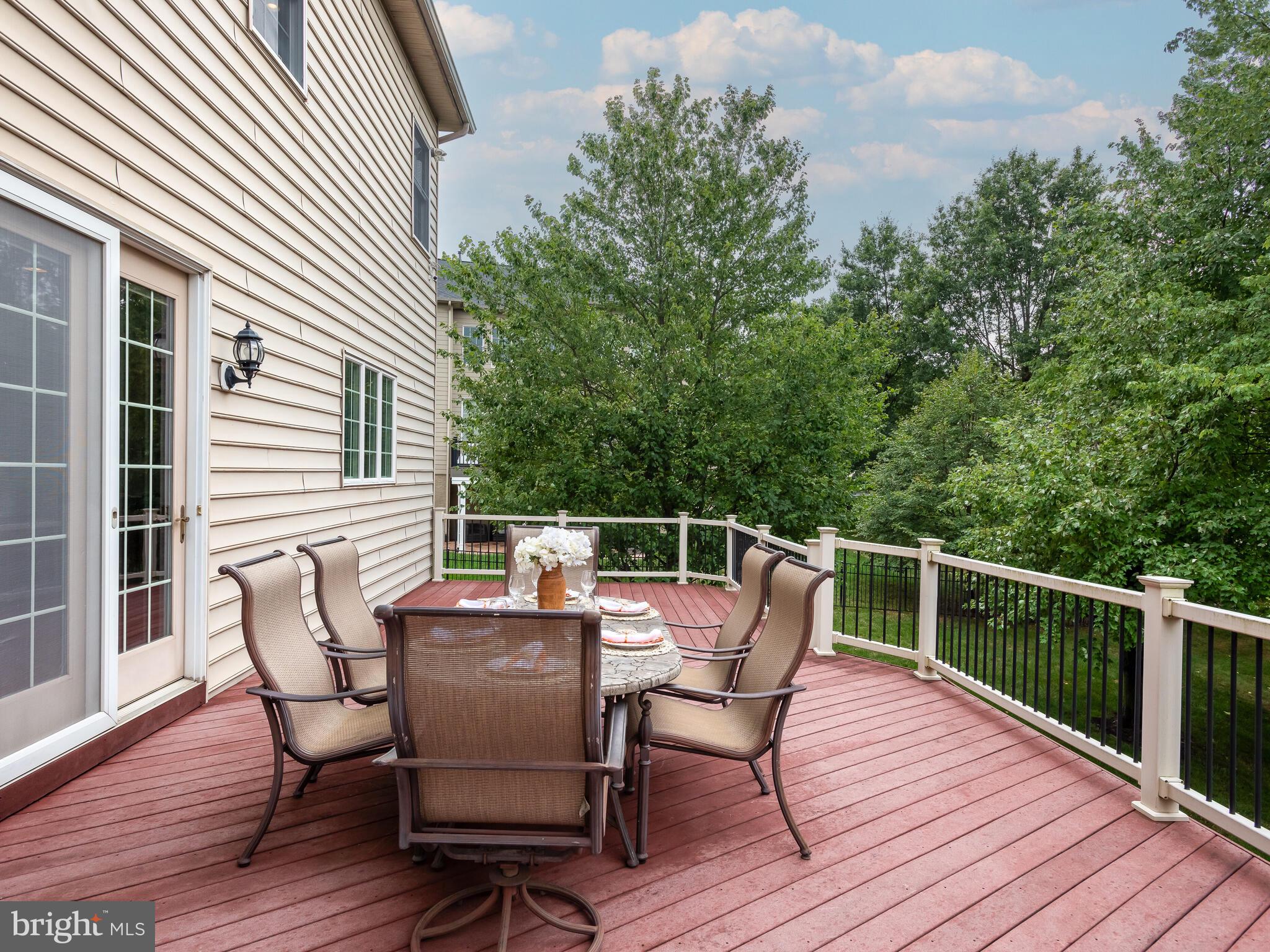 RIVERCREST - Residential