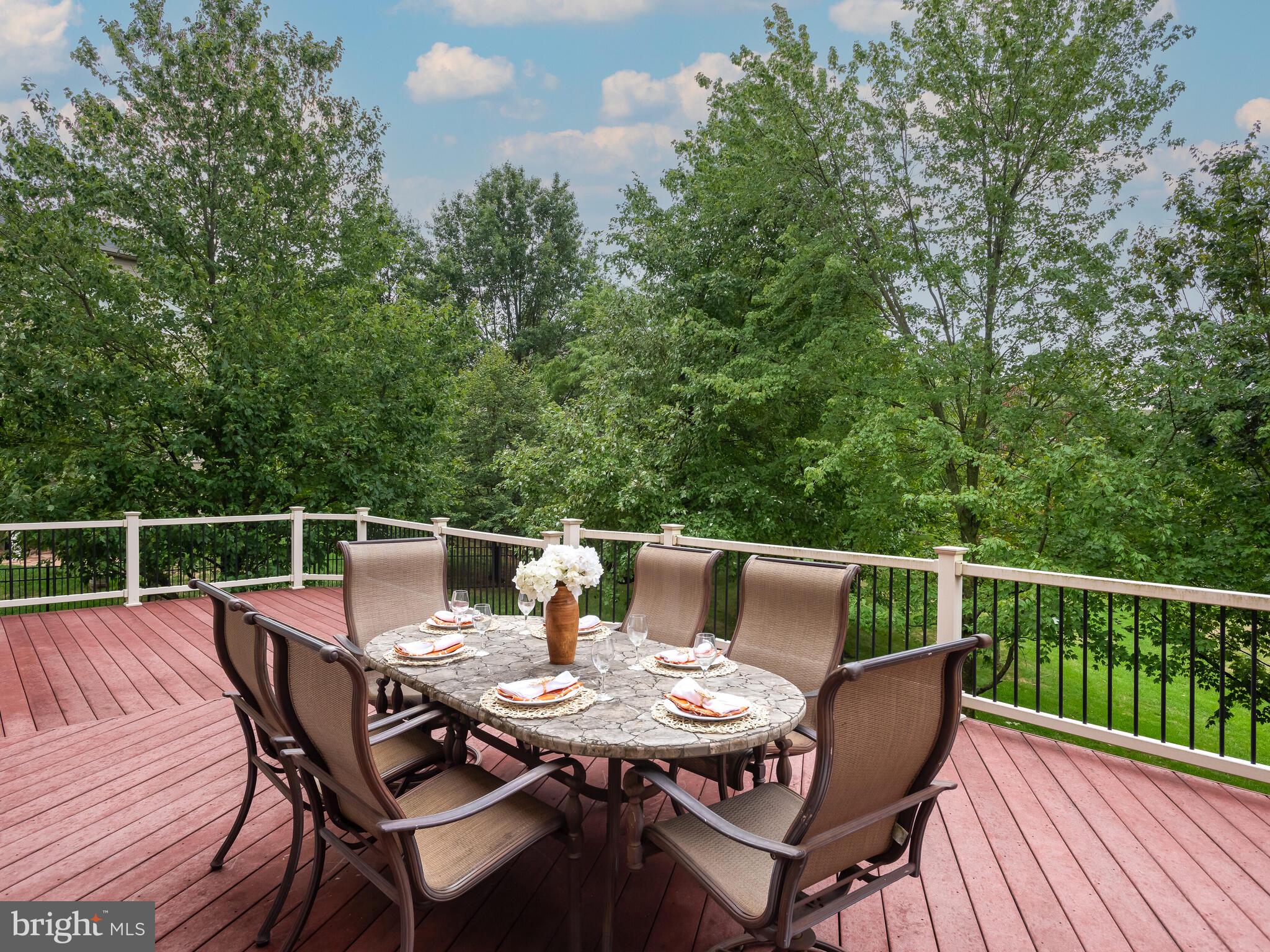 RIVERCREST - Residential