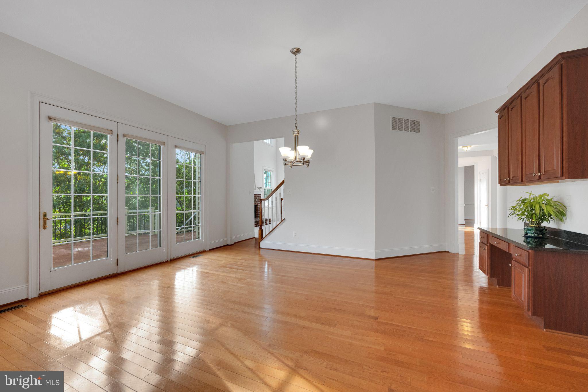 RIVERCREST - Residential