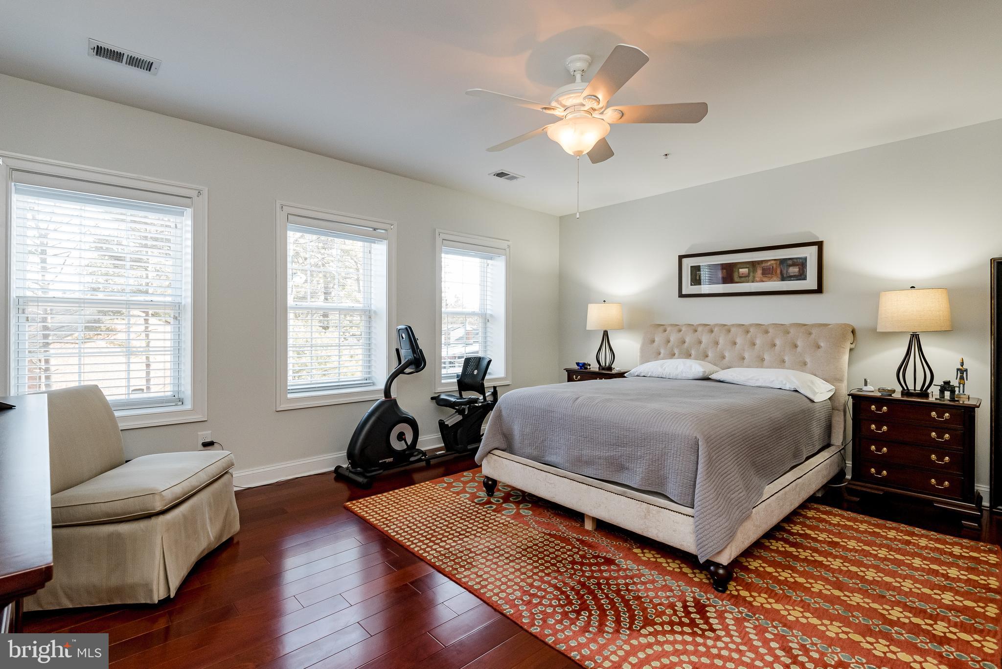 MURRAY HILL - Residential