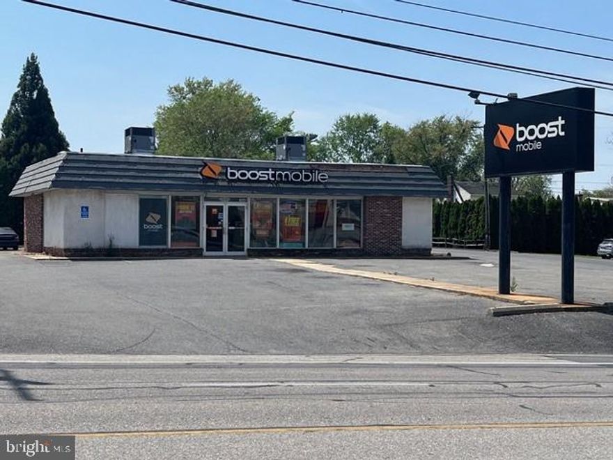 Premium location along Lincoln Highway East, with a strong signage opportunity.  Direct turn access from east and west bound lanes.