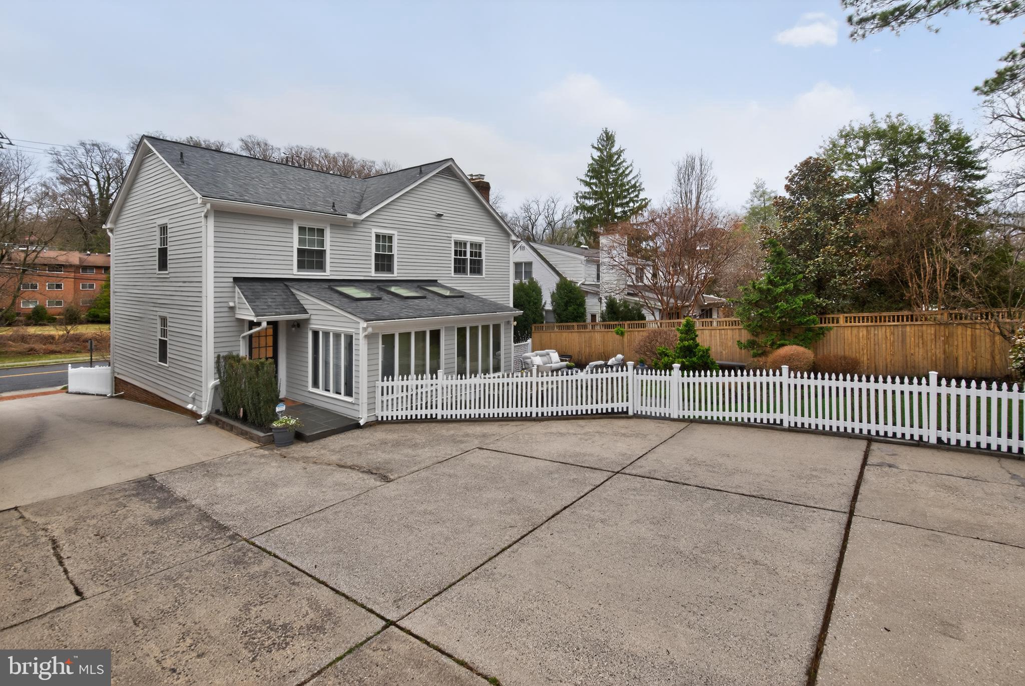 KENSINGTON PARK - Residential