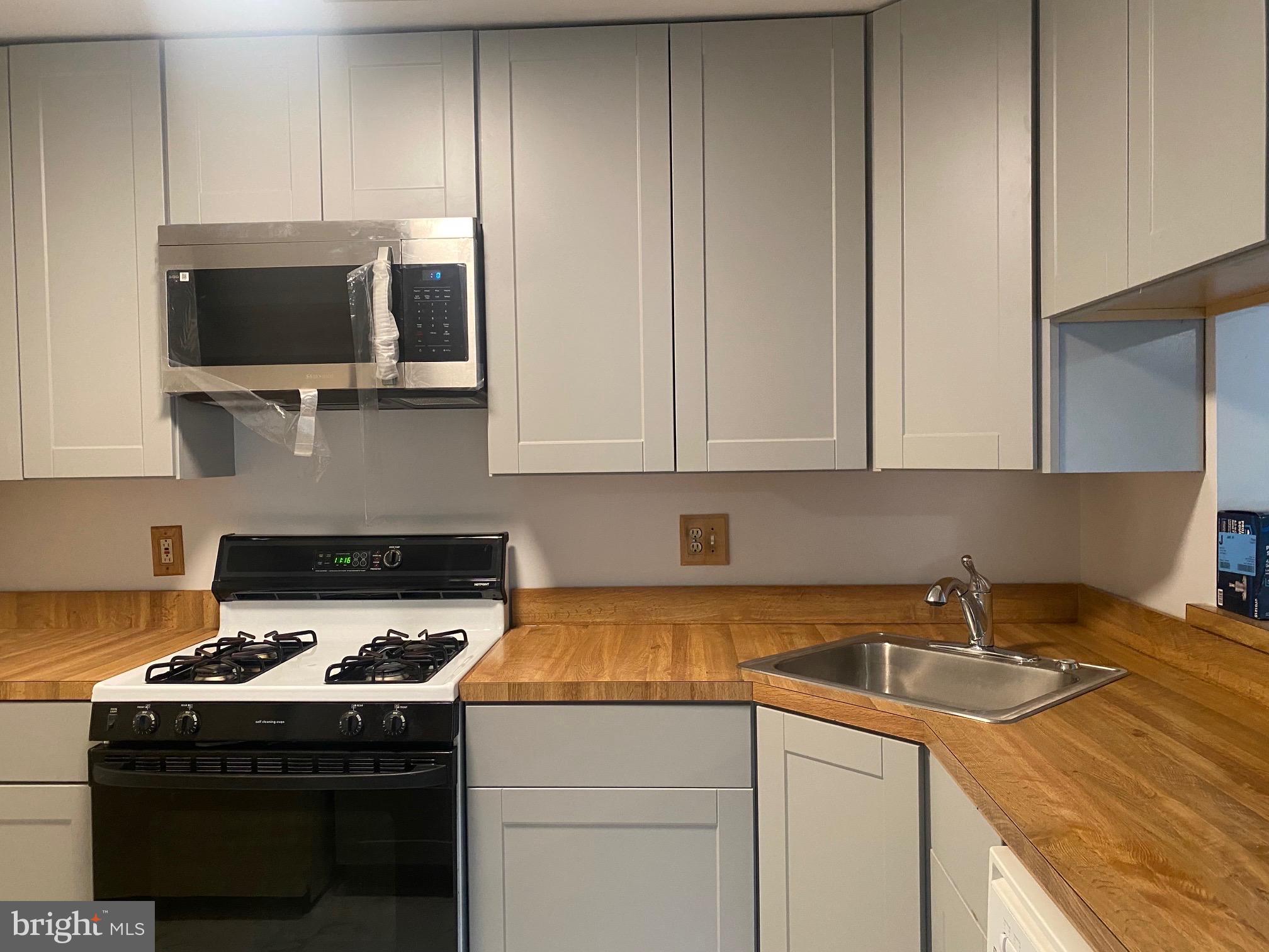 WOOD HOLLOW - Residential Lease