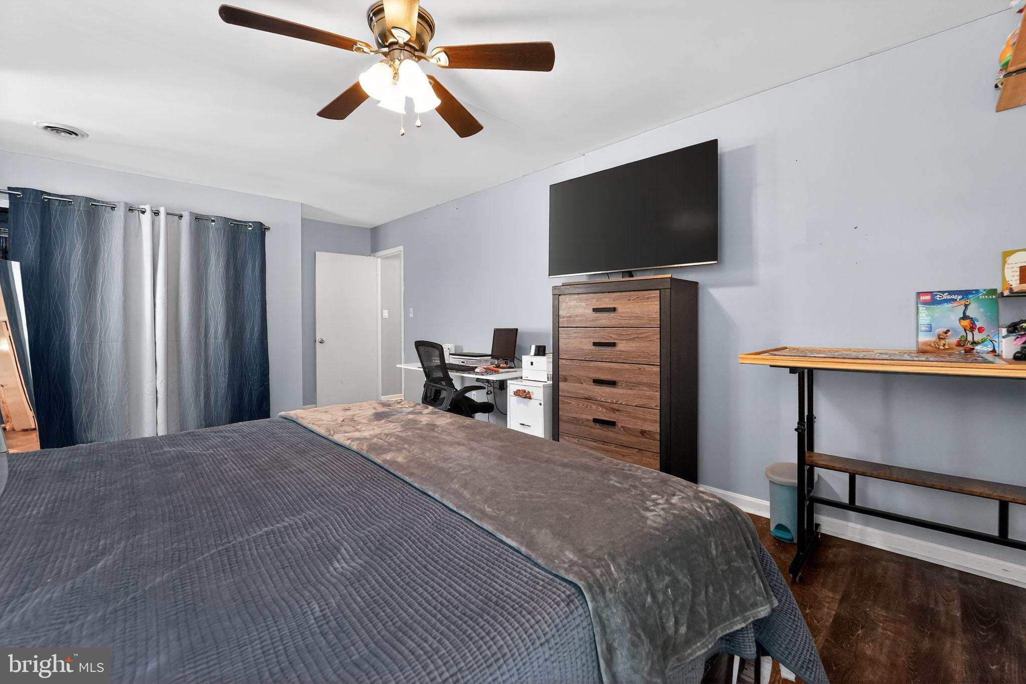 QUEENS PARK - Residential