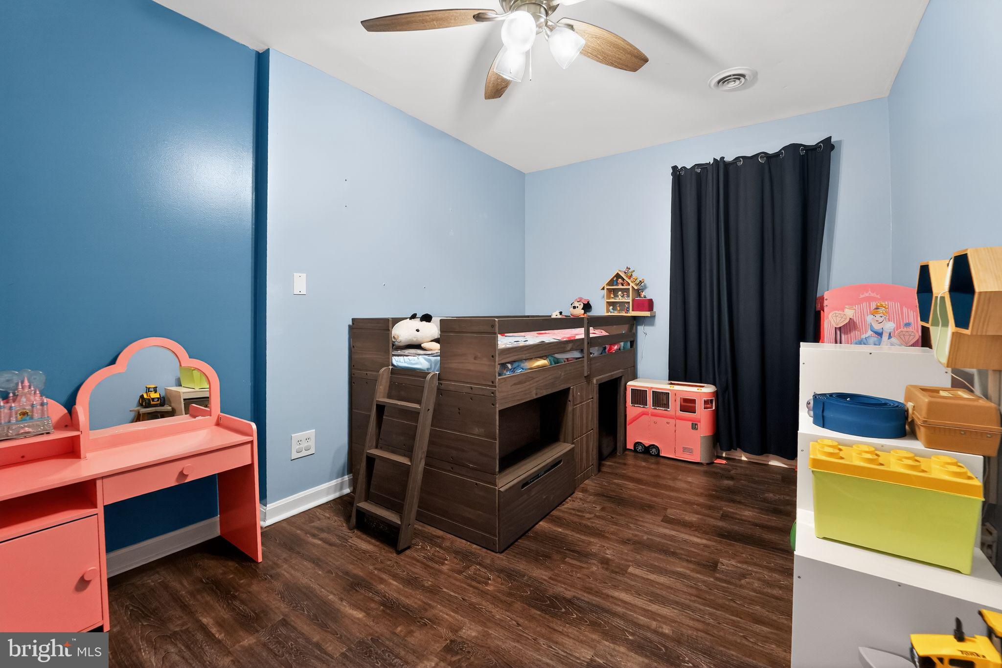 QUEENS PARK - Residential