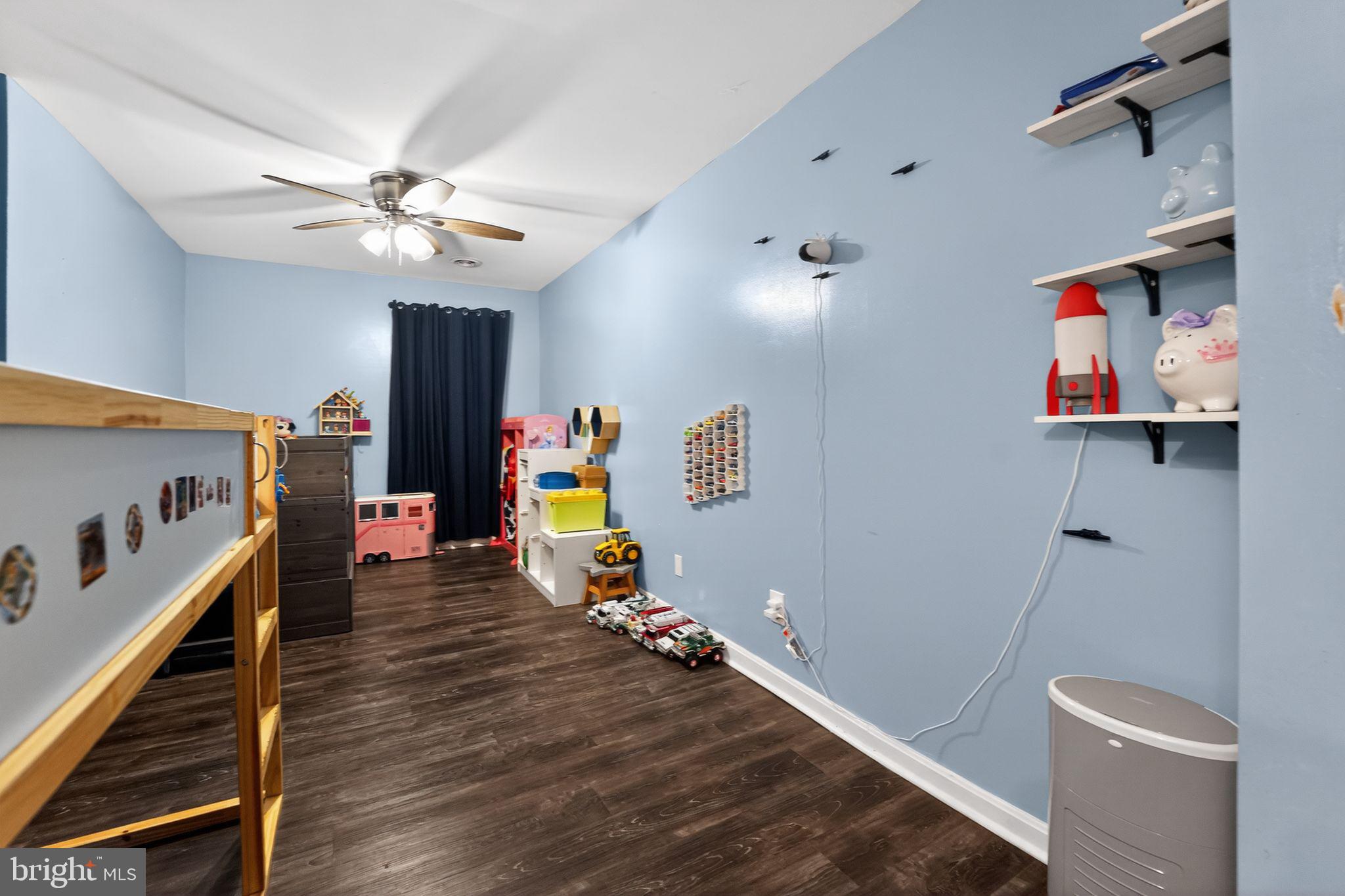 QUEENS PARK - Residential