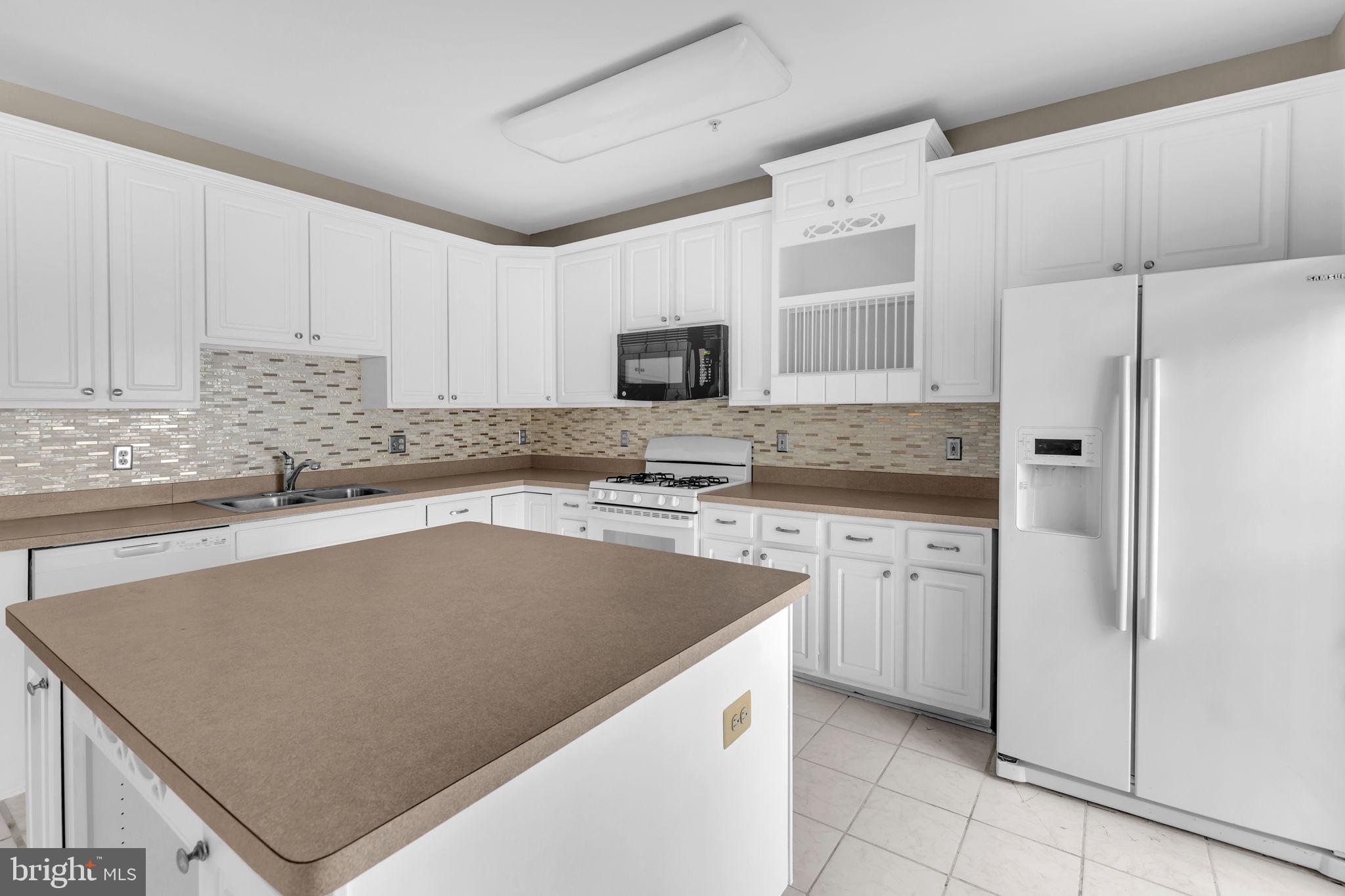 WOODVIEW VILLAGE WEST - Residential