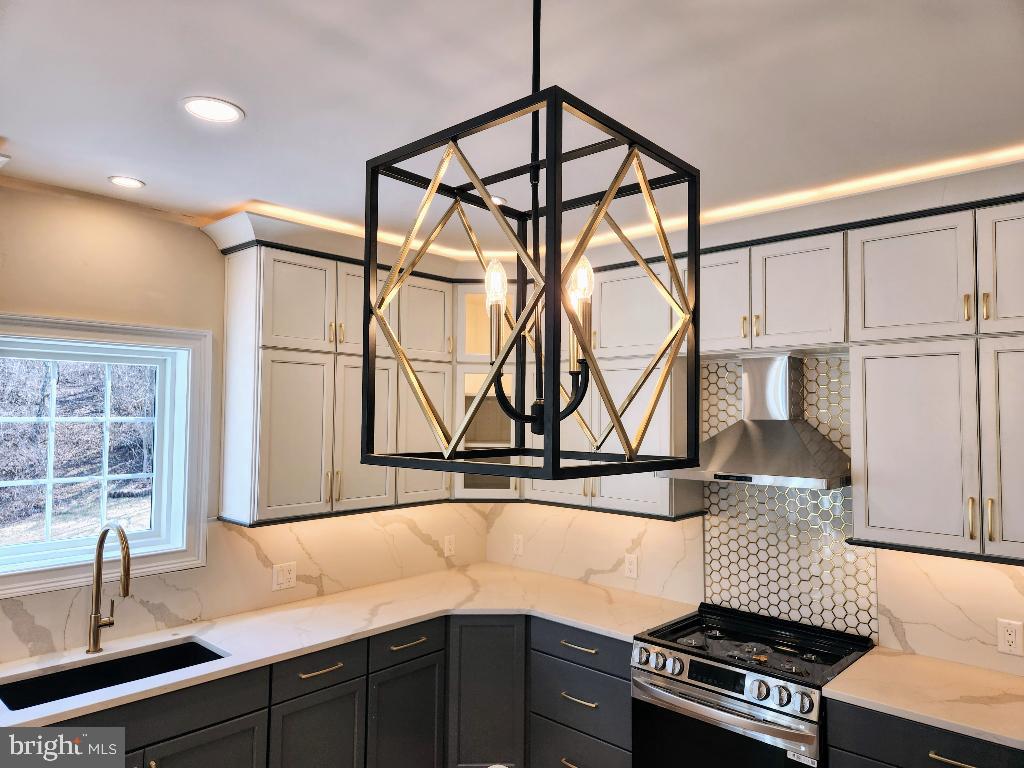 HILLSIDE FARM ESTATES - Residential