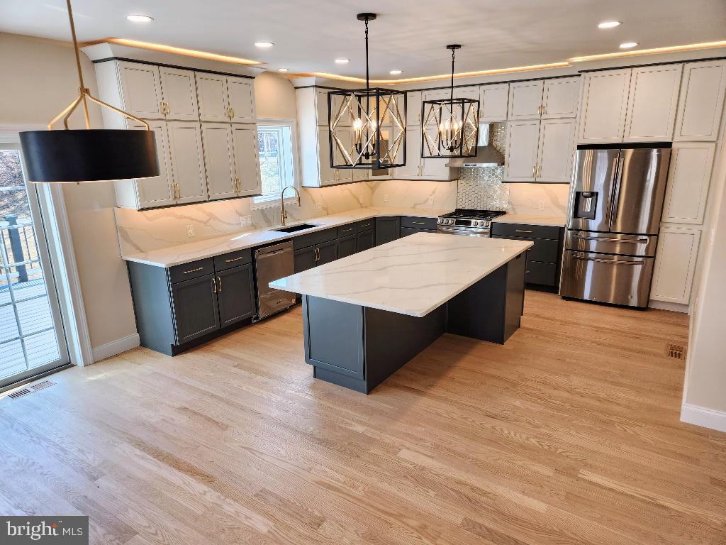 HILLSIDE FARM ESTATES - Residential