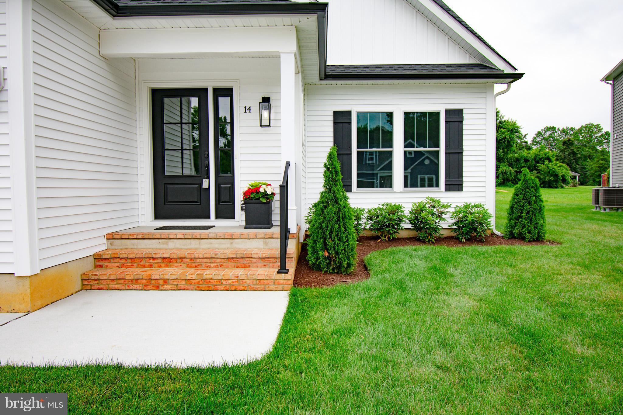 14 SANDY LANE