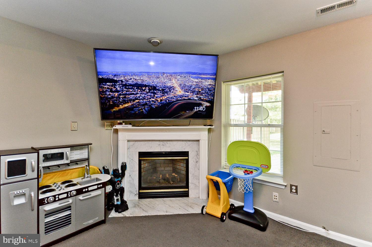 COLONY SQUARE - Residential