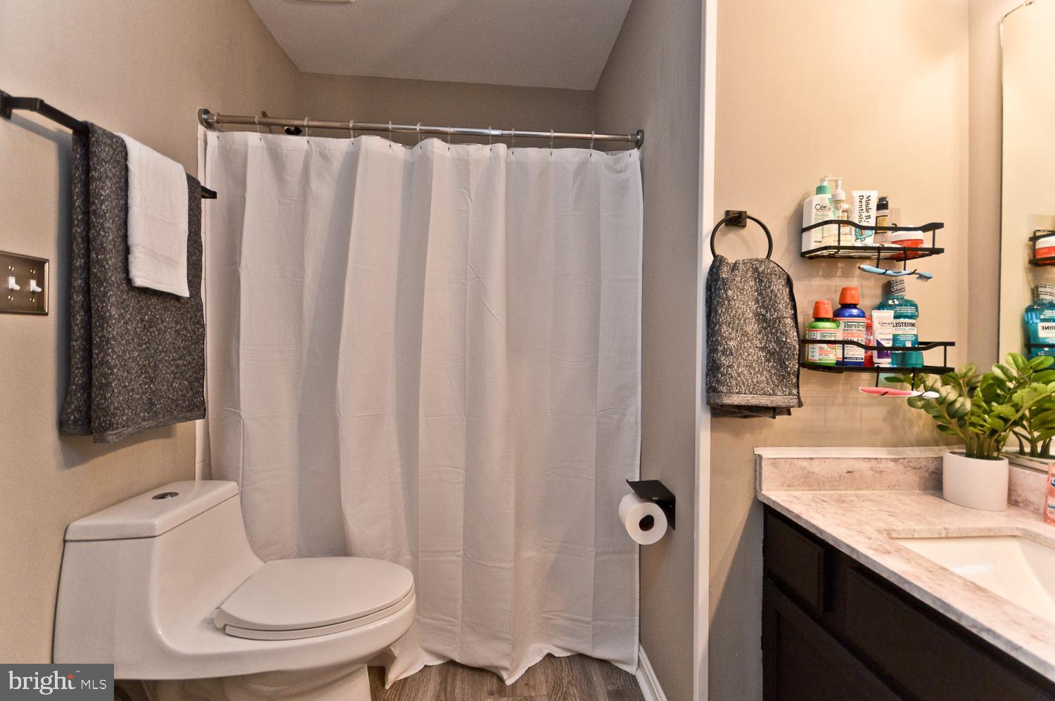 COLONY SQUARE - Residential